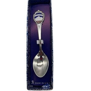 Vintage Souvenir Spoon Mt. Rainier Washington NEW